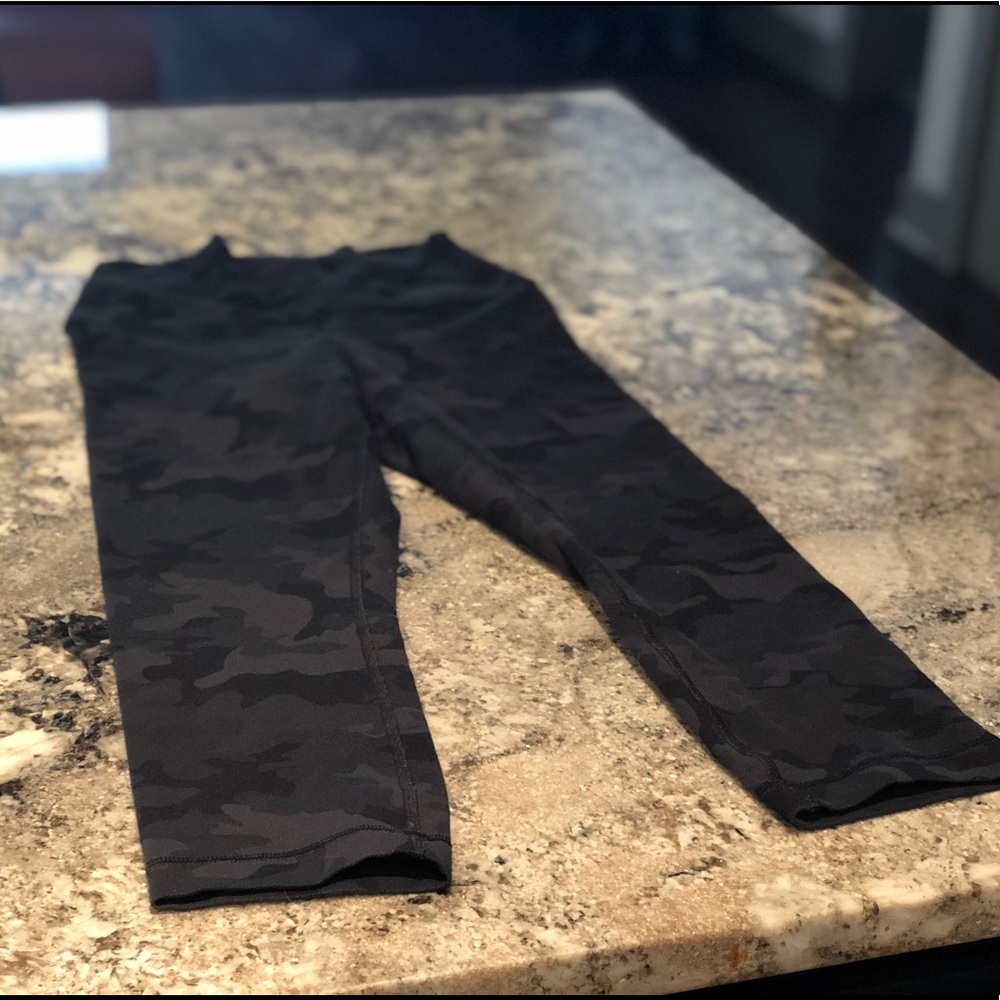 Rare! Lululemon Wunder Under Roll Down Crop – Camo